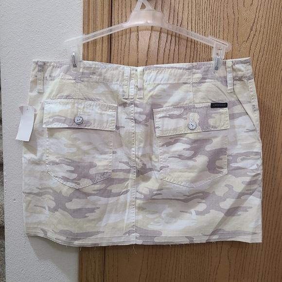 NWT Sanctuary Camouflage Print Military Cargo Mini Skirt - Picture 2 of 3